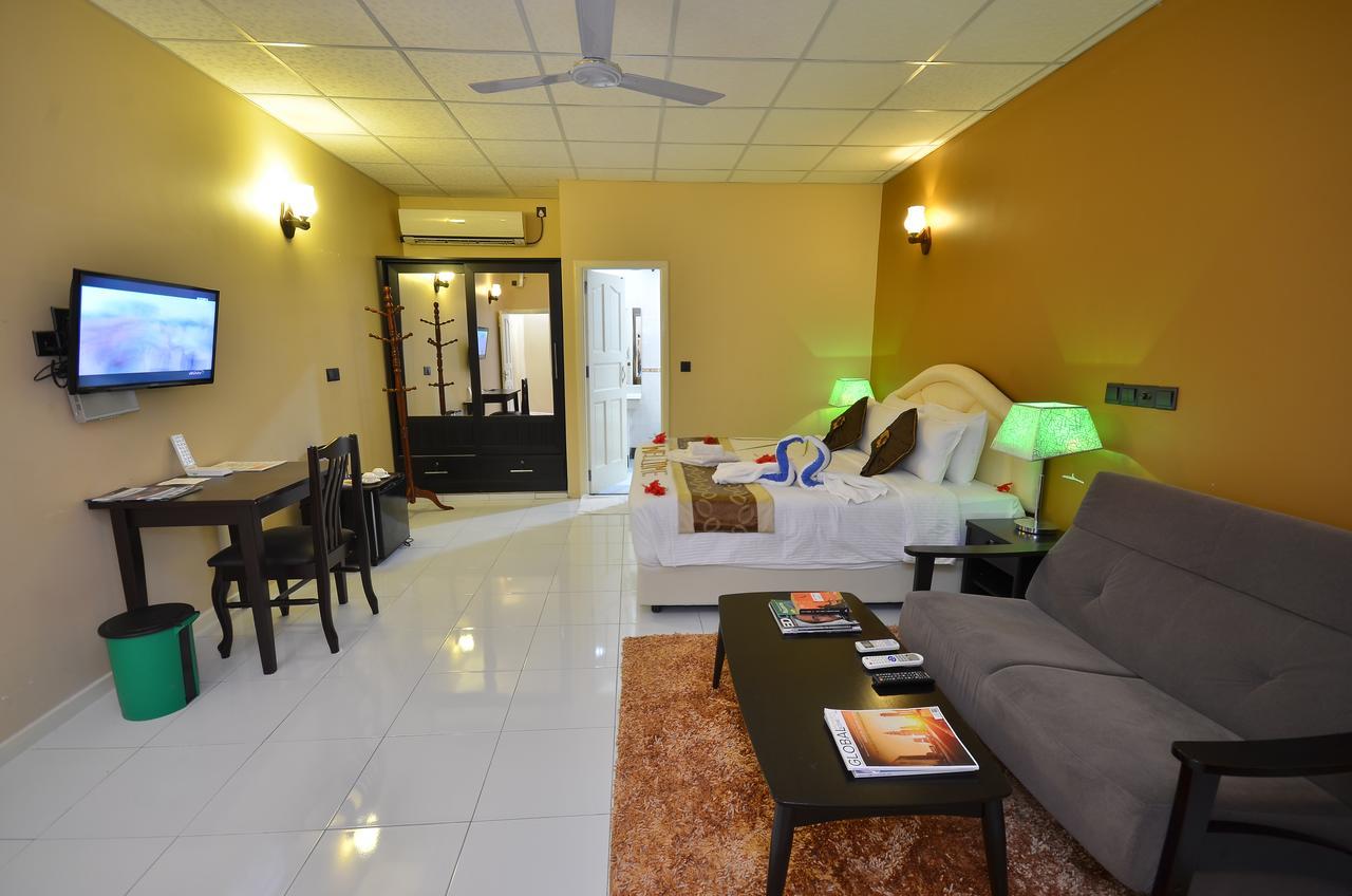 Gunbaru Inn Ukulhas Island Exterior photo