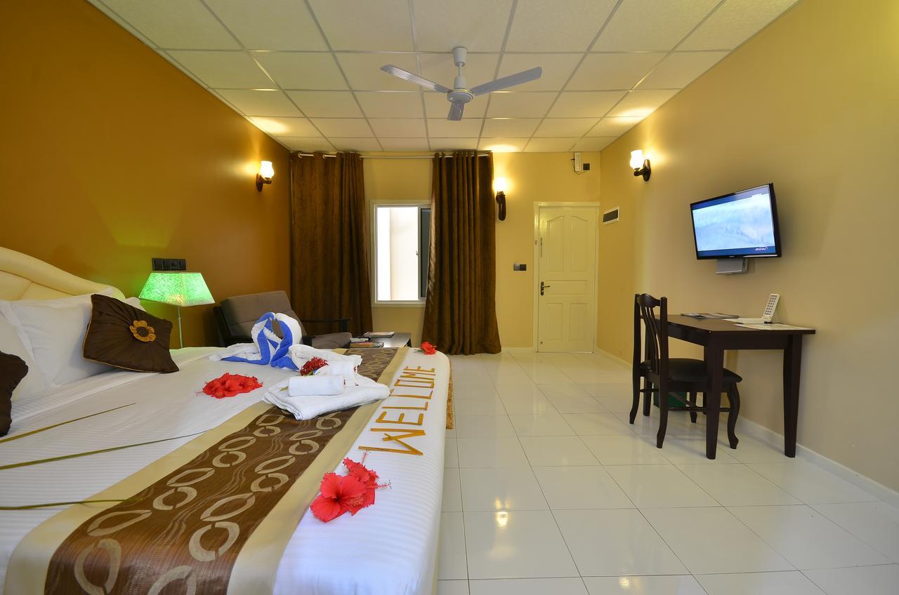 Gunbaru Inn Ukulhas Island Exterior photo