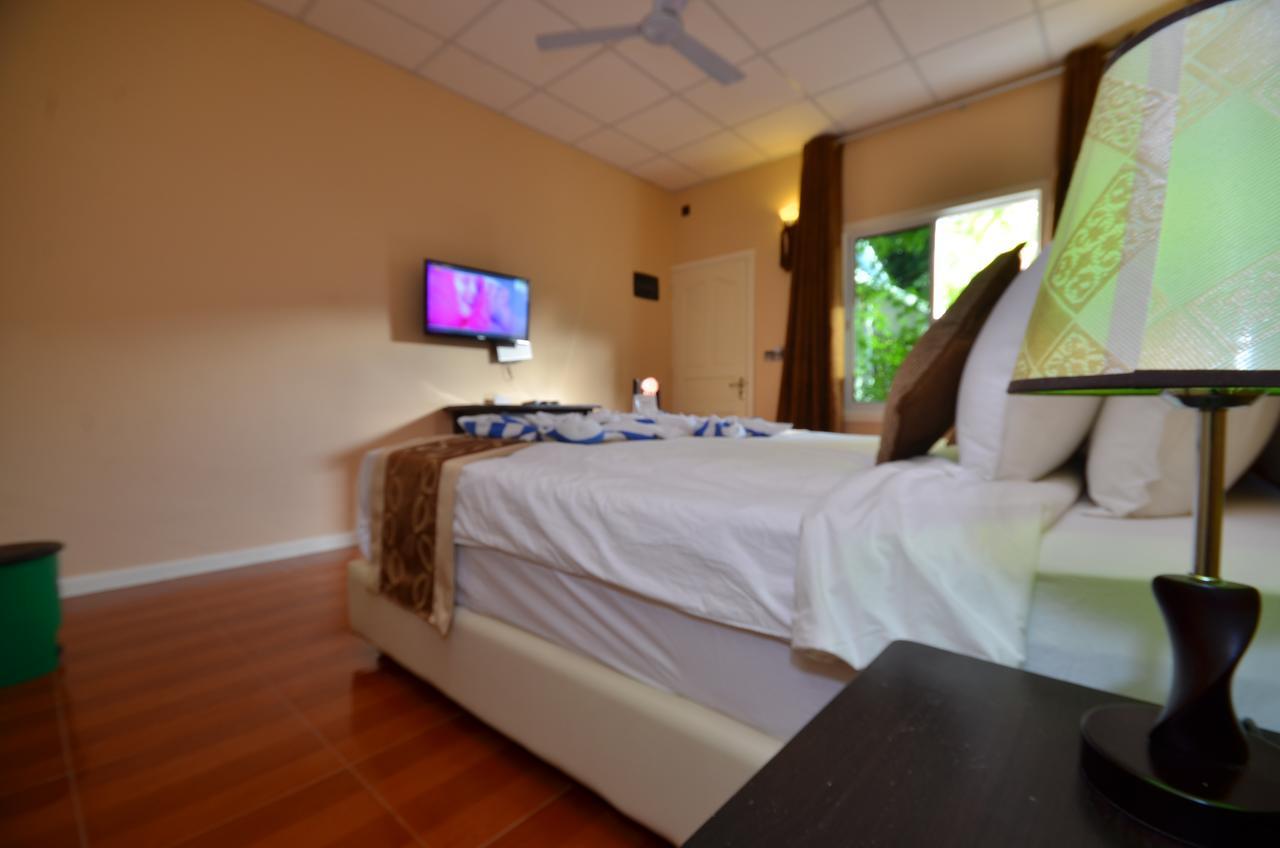 Gunbaru Inn Ukulhas Island Exterior photo