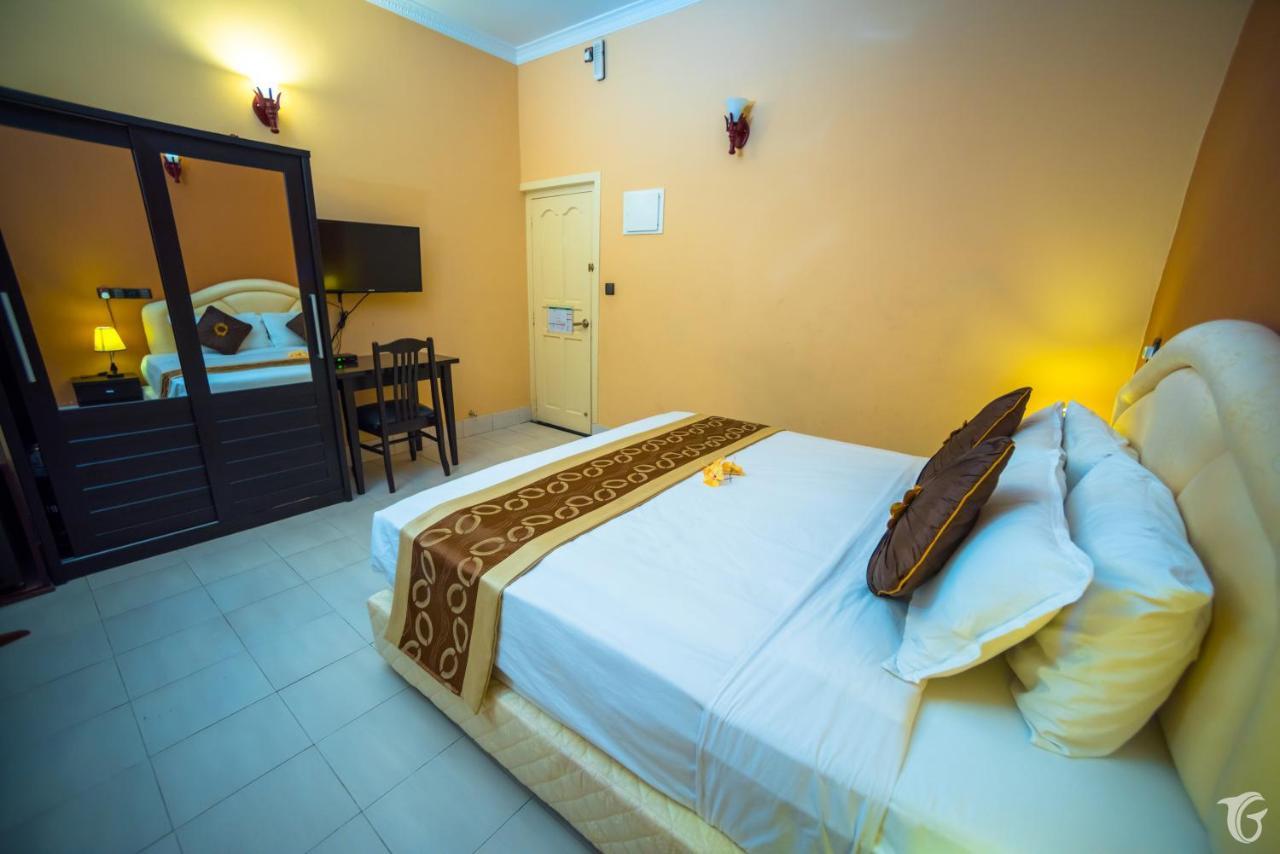 Gunbaru Inn Ukulhas Island Exterior photo
