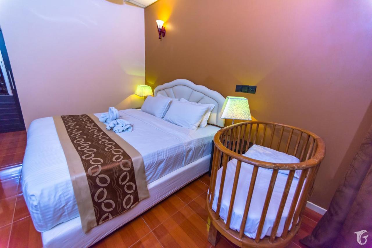 Gunbaru Inn Ukulhas Island Exterior photo