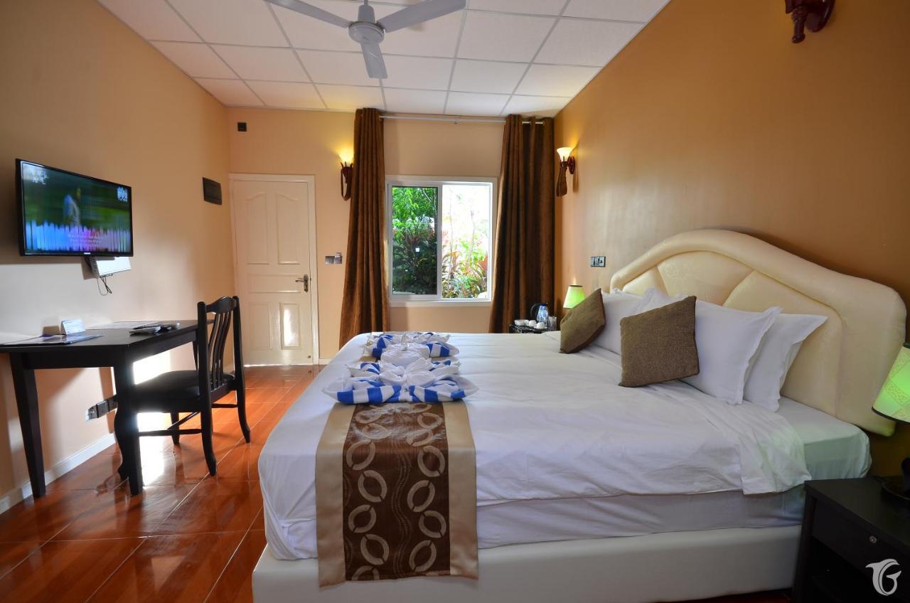Gunbaru Inn Ukulhas Island Exterior photo