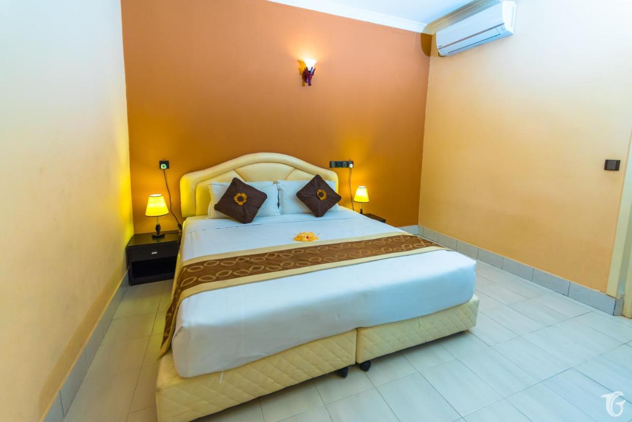 Gunbaru Inn Ukulhas Island Exterior photo