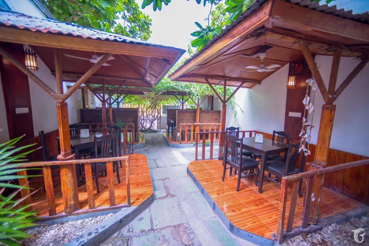 Gunbaru Inn Ukulhas Island Exterior photo