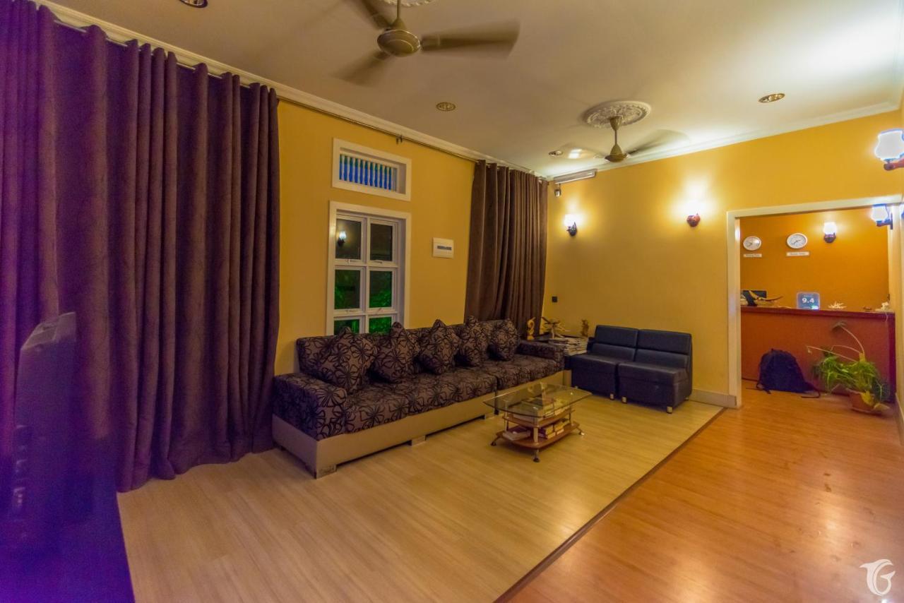 Gunbaru Inn Ukulhas Island Exterior photo